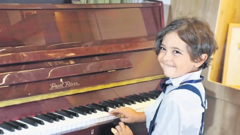 6 yaşında piyano ustası