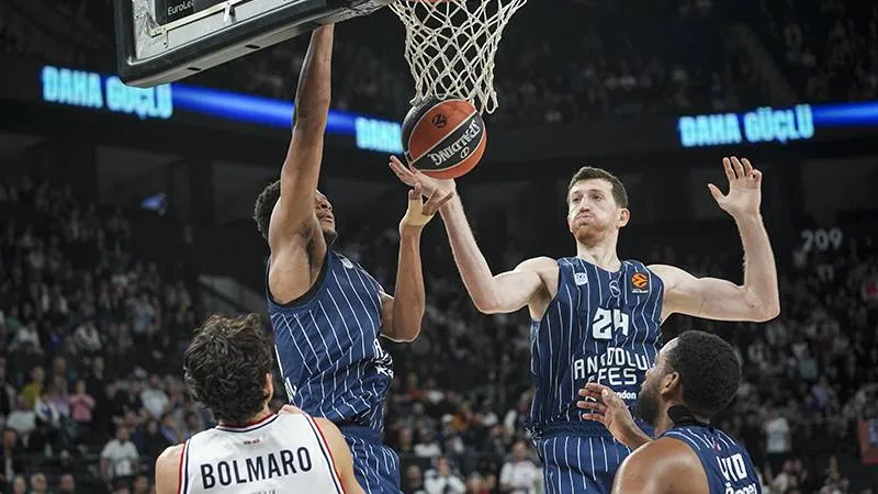 Anadolu Efes uzatmada yıkıldı