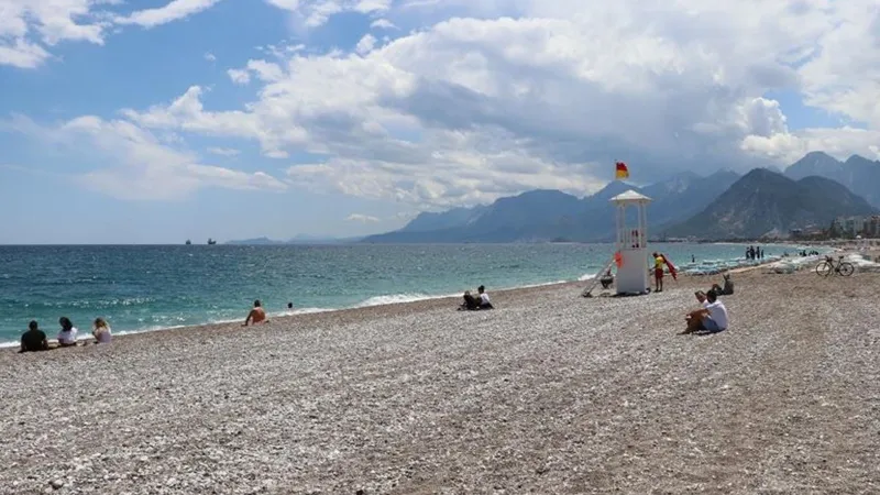 Antalya'da 31 derecenin üzerinde su sıcaklığı