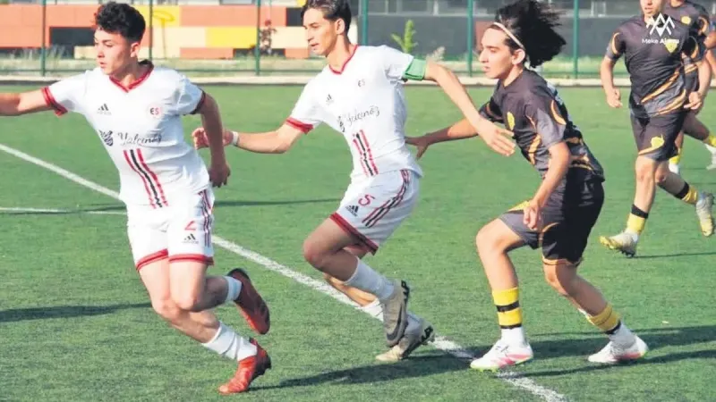 Bacağını kaybetmekten son anda kurtuldu ve futbolcu oldu