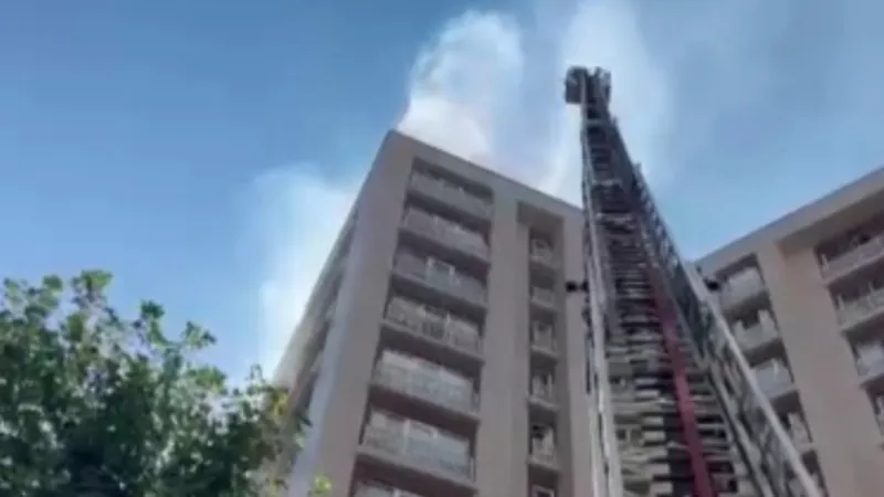Bağcılar’da 15 Katlı Binada Yangın Paniği