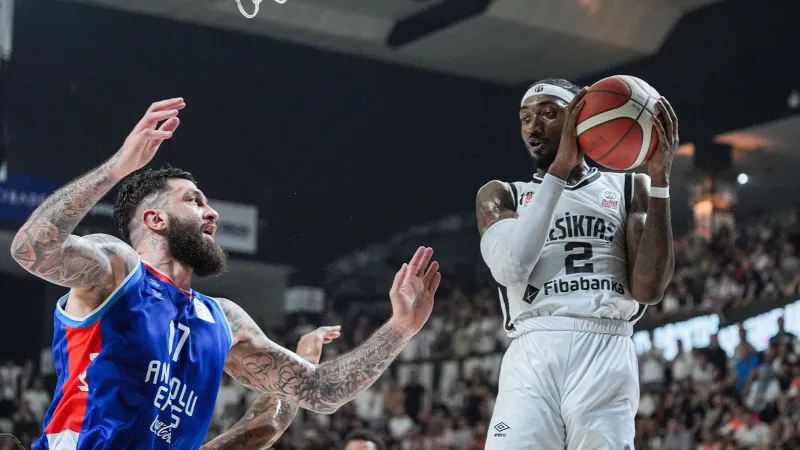 Beşiktaş Anadolu Efes'i Ezdi Geçti! Seride Şok Denge!