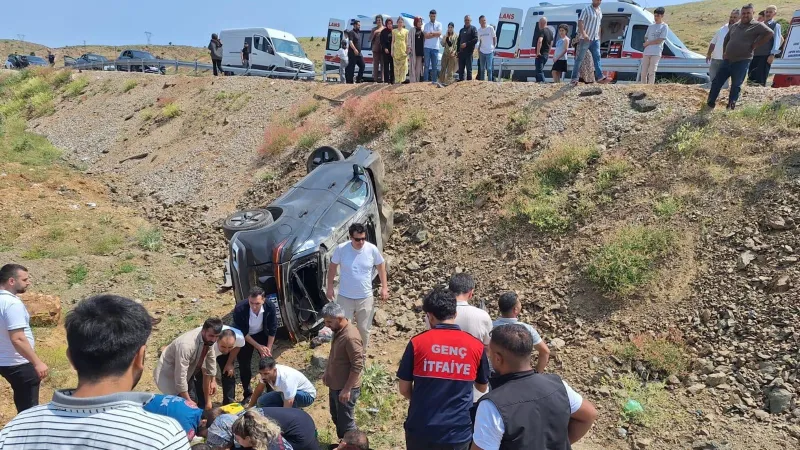 Bingöl'de şarampole devrilen otomobildeki 5 kişi yaralandı