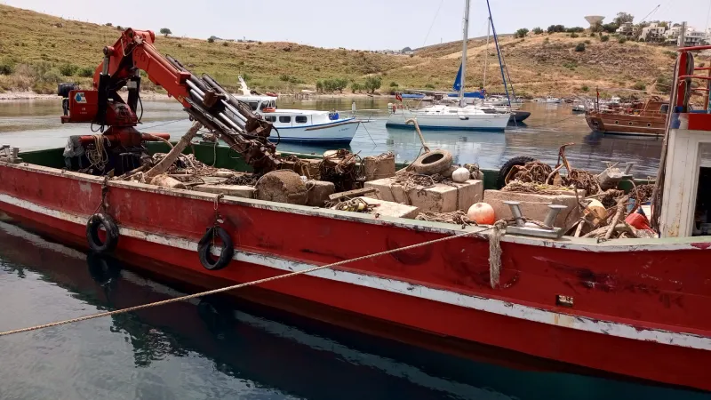 Bodrum'da deniz dibinden 20 ton atık çıkarıldı