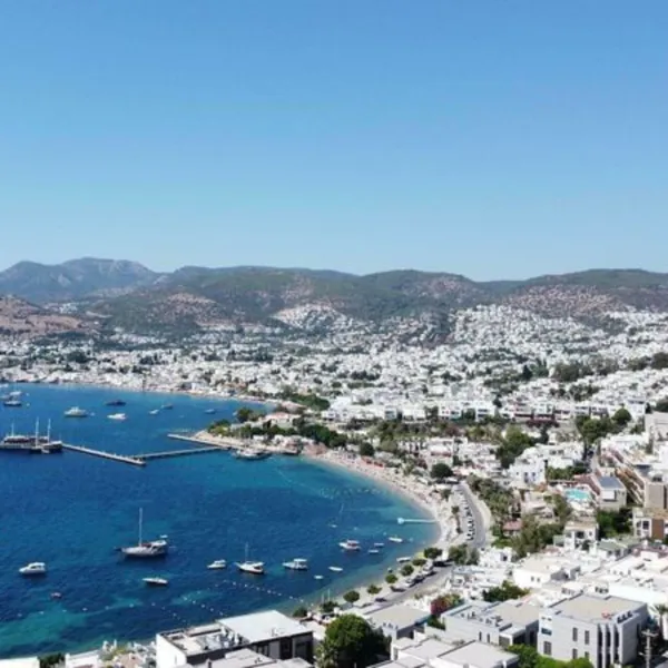 Bodrum'da konaklama 43 bin, plaj ücreti 6 bin TL'ye kadar çıkıyor