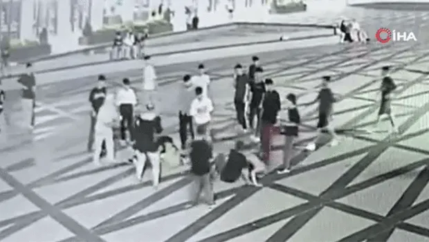 Bursa'da Dehşet! 14 Yaşındaki Kız 4 Kişiyi Bıçakladı!