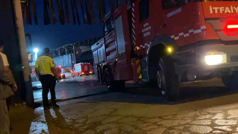 Bursa İnegöl'de Geri Dönüşüm Tesisinde Korkutan Yangın!