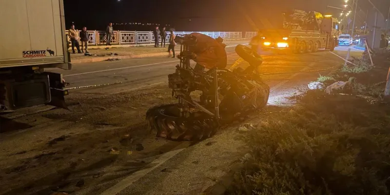 Çanakkale'de TIR Faciası! Traktördeki Karı Koca Hayatını Kaybetti