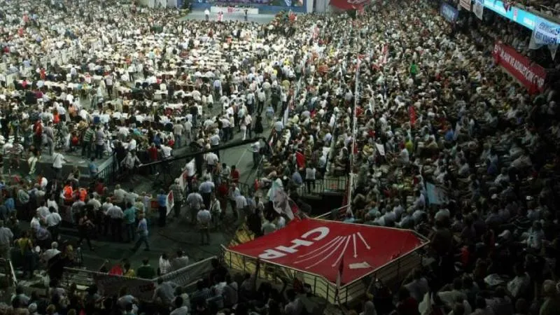 CHP'den Olağanüstü Kurultay Kararı: Darbeye Hayır!