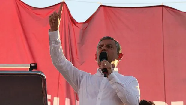 Özgür Özel'den Sert Sözler: Suça Bulaşanların Yakasına Yapışacağız!