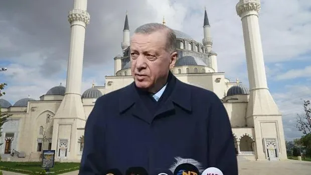 Cumhurbaşkanı Erdoğan, cuma namazını Mimar Sinan Camisi'nde kıldı