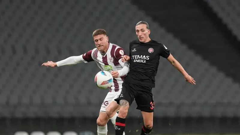 FATİH KARAGÜMRÜK BANDIRMASPOR CANLI | Trendyol Süper Lig'e yükselecek son takım belli oluyor! Fatih Karagümrük - Bandırmaspor maçının 11'leri belli oldu....