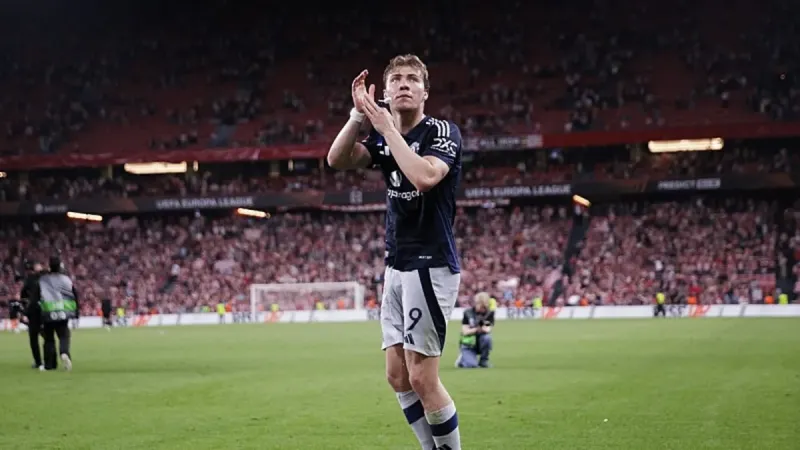 Fenerbahçe golcüsünü Manchester United'da buldu! Rasmus Hojlund teklifinin detayları ortaya çıktı