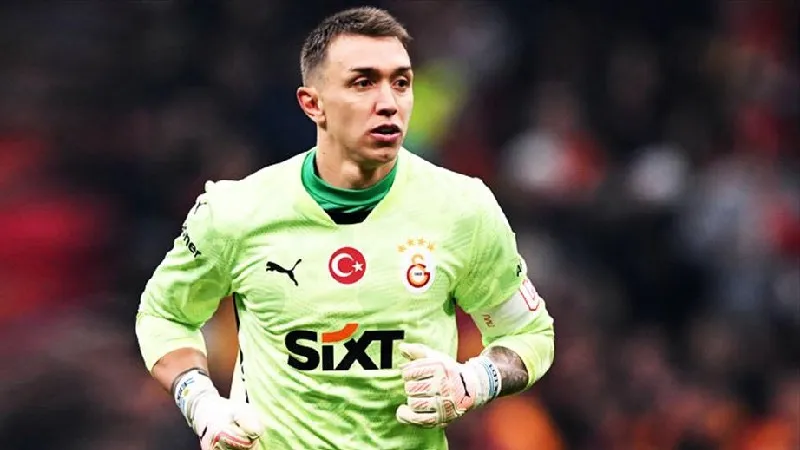 Muslera Rekoru Kırdı! Galatasaray'ın En İyisi Seçildi!