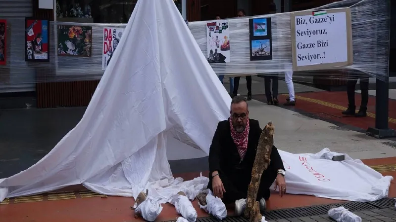 Gazze'de Bebek Katliamı! Kefenli Eylem Dünyayı Sarsacak