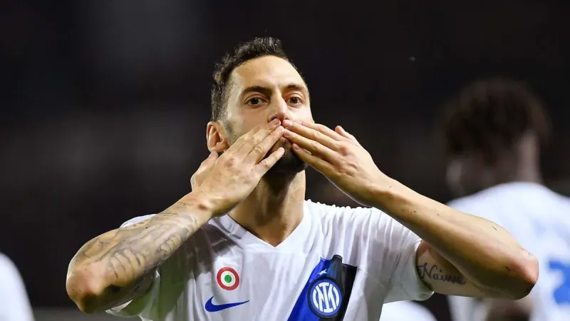 Hakan Çalhanoğlu-Galatasaray! Transfer sözleri: Hayırlısı neyse o olsun
