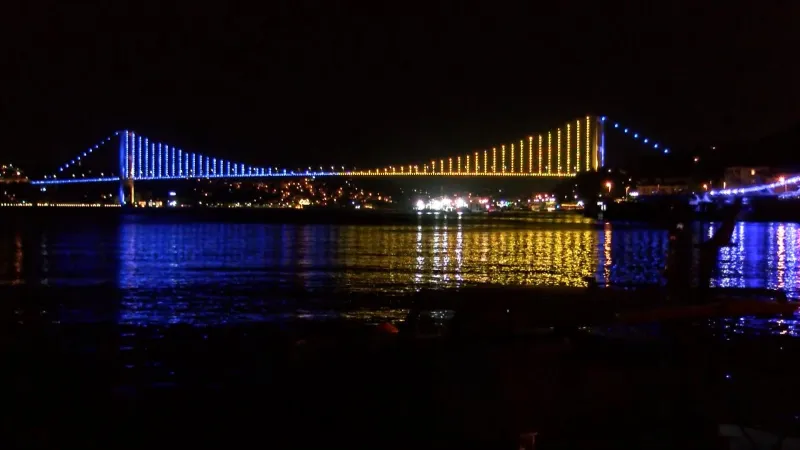 Fenerbahçe'den Tarihi Zafer! Köprüler Sarı Laciverte Boyandı!