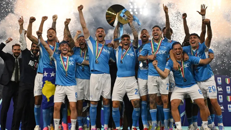 Napoli'nin şampiyonluk kutlamalarında çok sayıda kişi yaralandı