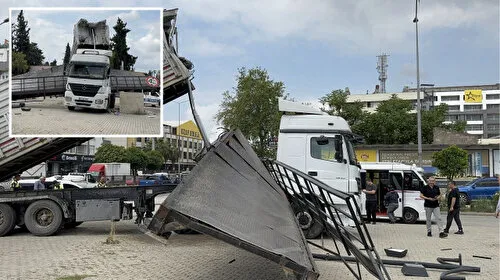 Adana'da Tır Faciası! Üst Geçit Yerle Bir Oldu!