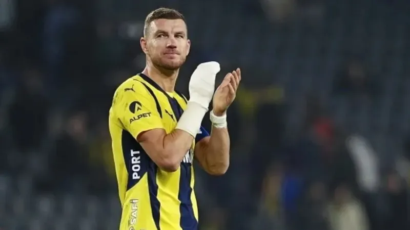 Dzeko'dan Şampiyonluk Mesajı: Çözümün Parçası Ol!