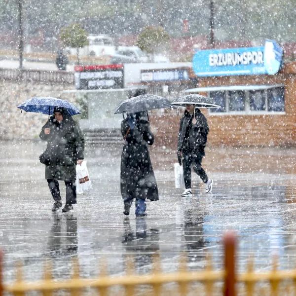 Erzurum'da Şok! Mayıs Ayında Kar Sürprizi: Yaz Geldi Derken...
