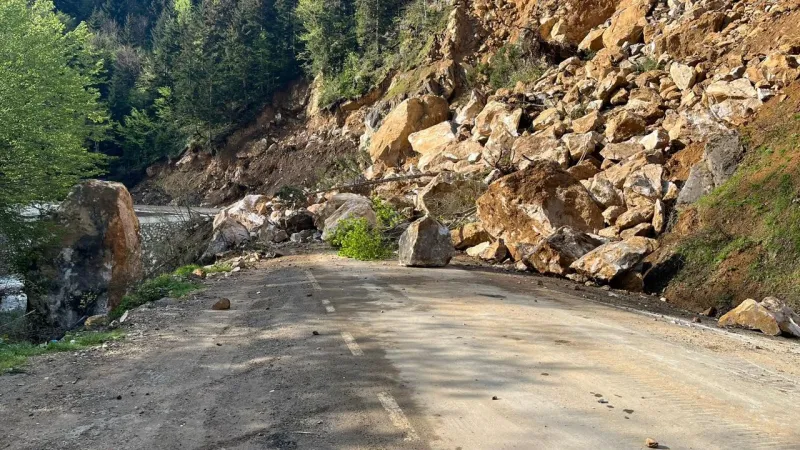 Giresun'da Korkunç Heyelan! Yavuzkemal Yolu Kapandı mı?