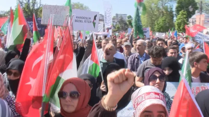 Gazze İçin İstanbul Ayakta! Destek Yürüyüşüne Yoğun Katılım