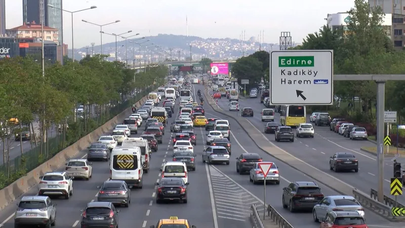 İstanbul'da Trafik Çilesi! Yoğunluk Alarm Veriyor