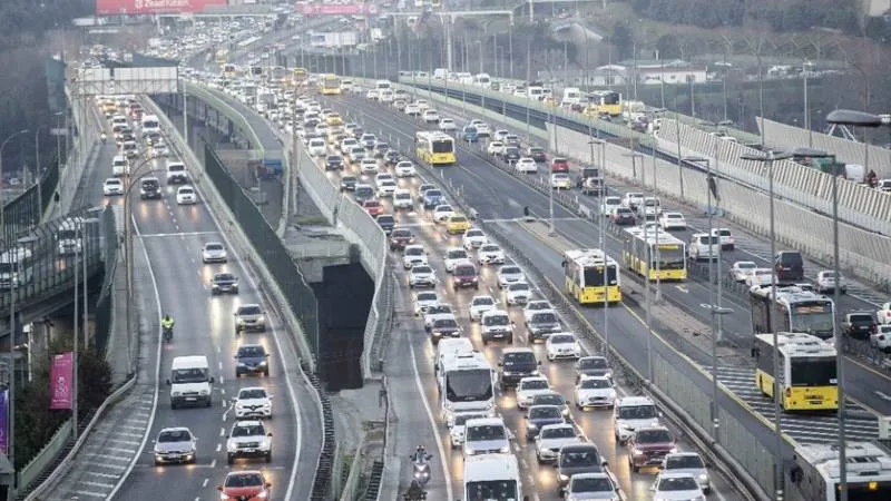 İstanbul Trafiği Alarm Veriyor! Yıllık Zarar Dudak Uçuklattı