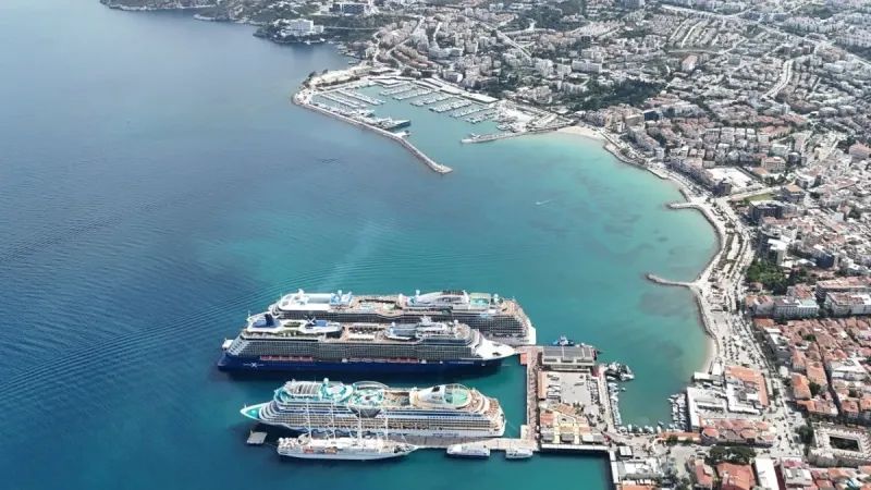 İzmir'e Turist Akını! Kruvaziyer Gemileriyle 4540 Ziyaretçi