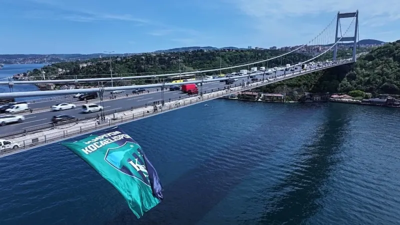 Kocaelispor Bayrağı İstanbul Boğazı'nda: Süper Lig Coşkusu!