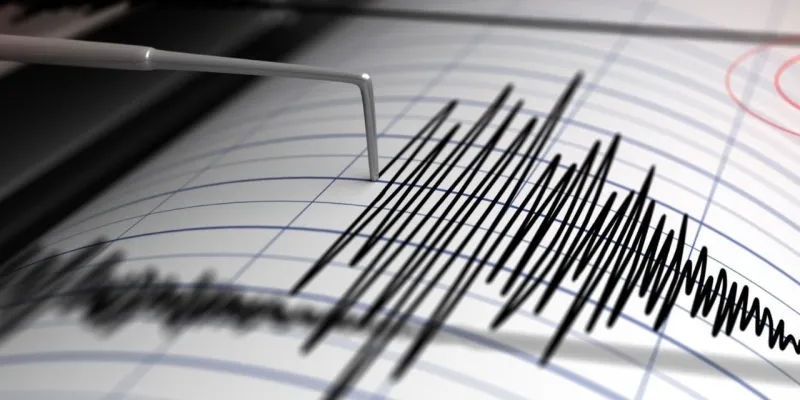 Ege'de Korkutan Deprem! Gece Yarısı Sallandık!