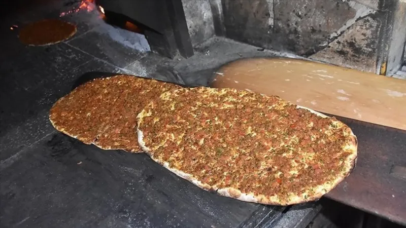 Lahmacunda Şok! Bakanlık Açıkladı: İçinden Ne Çıktı?
