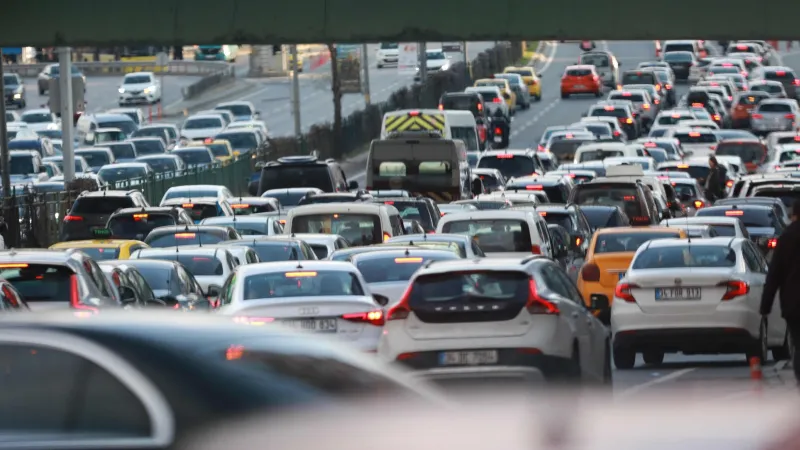 Trafikte Yeni Dönem: Ceza Yağmuru! Telefonla Konuşmak Artık Çok Pahalı