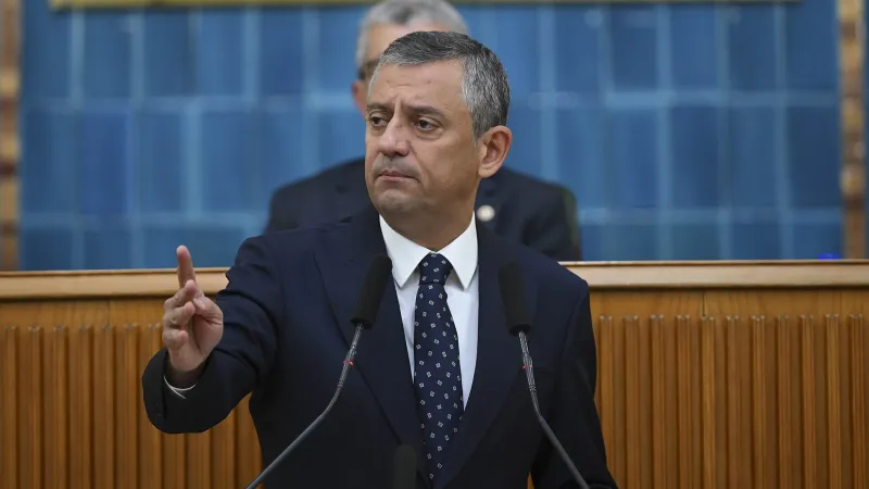 Özgür Özel'den Emekliye Seyyanen Zam Çağrısı! Asgari Ücrete Ara Zam da Geliyor Mu?