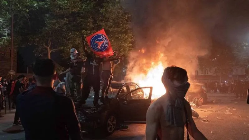 PSG Şampiyonluğu Fransa'yı Karıştırdı! 2 Ölü, Yüzlerce Gözaltı!