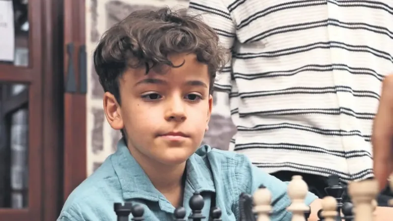 Satranç oyununun küçük ustası!