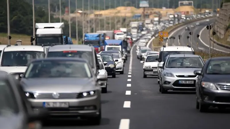 Sürücüleri yakından ilgilendiriyor! Karayollarında hız sınırı yeniden belirlenecek! Resmi Gazete’de yayımlandı! Radar cezalarında değişiklik
