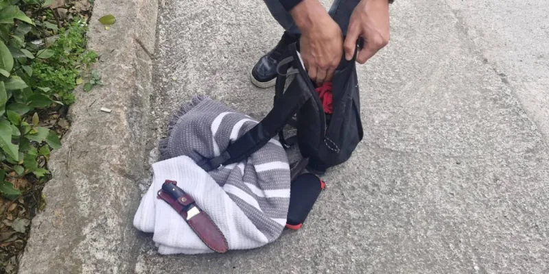 Tanımadığı kadına gül uzattı: Reddedilince bıçak çekti