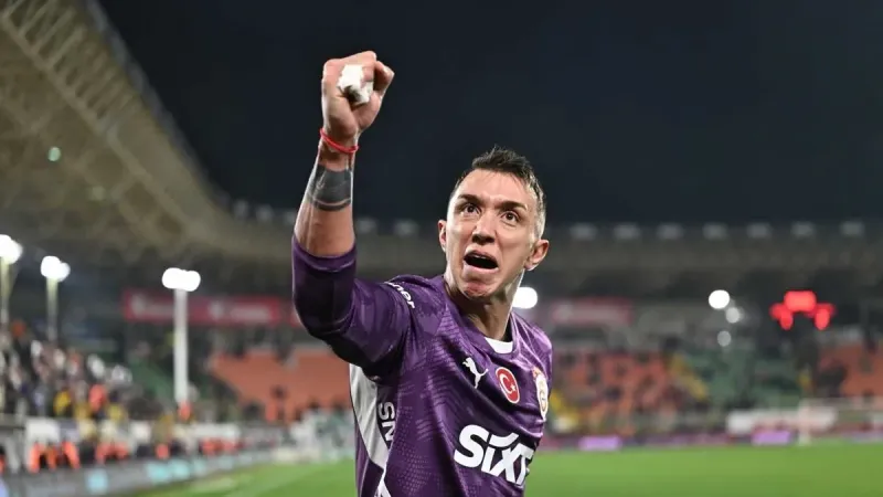 Taraftardan Muslera'ya ve Mertens'e sürpriz veda!