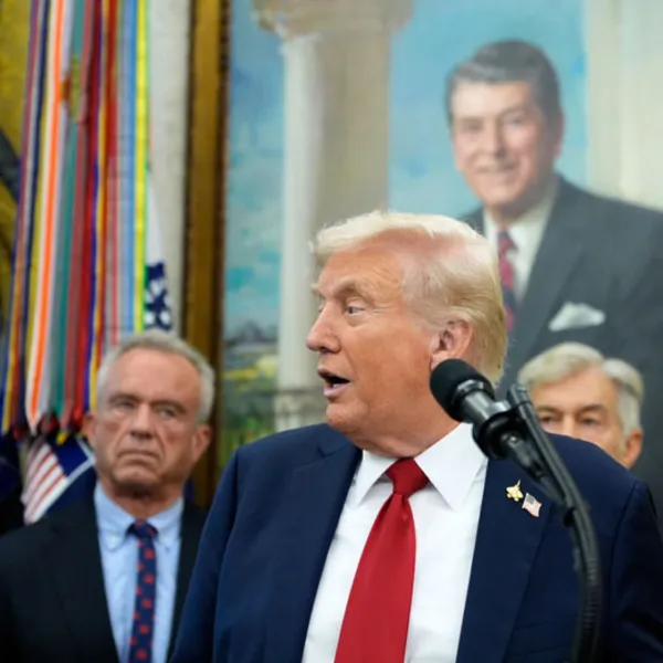 Trump'tan Bakanına Korona Şakası: "Umarım COVID Kapmamışımdır!"